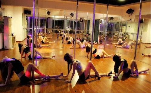 成人鸡血舞蹈视频,激情四溢！成人鸡血舞蹈视频燃爆全场-第1张图片-午夜成人福利影院