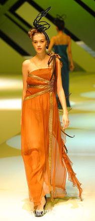 成人礼服歌曲大全视频,优雅旋律中的时尚之旅-第2张图片-午夜成人福利影院