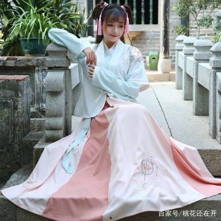 汉服女成人俏皮视频,汉服美女演绎穿越时空的青春风采-第1张图片-午夜成人福利影院